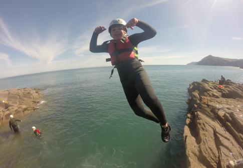 coasteering, coasteering devon, north devon, adrenaline, explore devon, team working, woolacombe, croyde