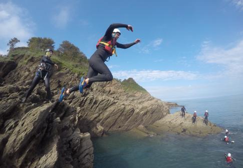 coasteering adventure, devon, adrenaline, coasteering devon, activities near me, coasteering croyde, woolacombe